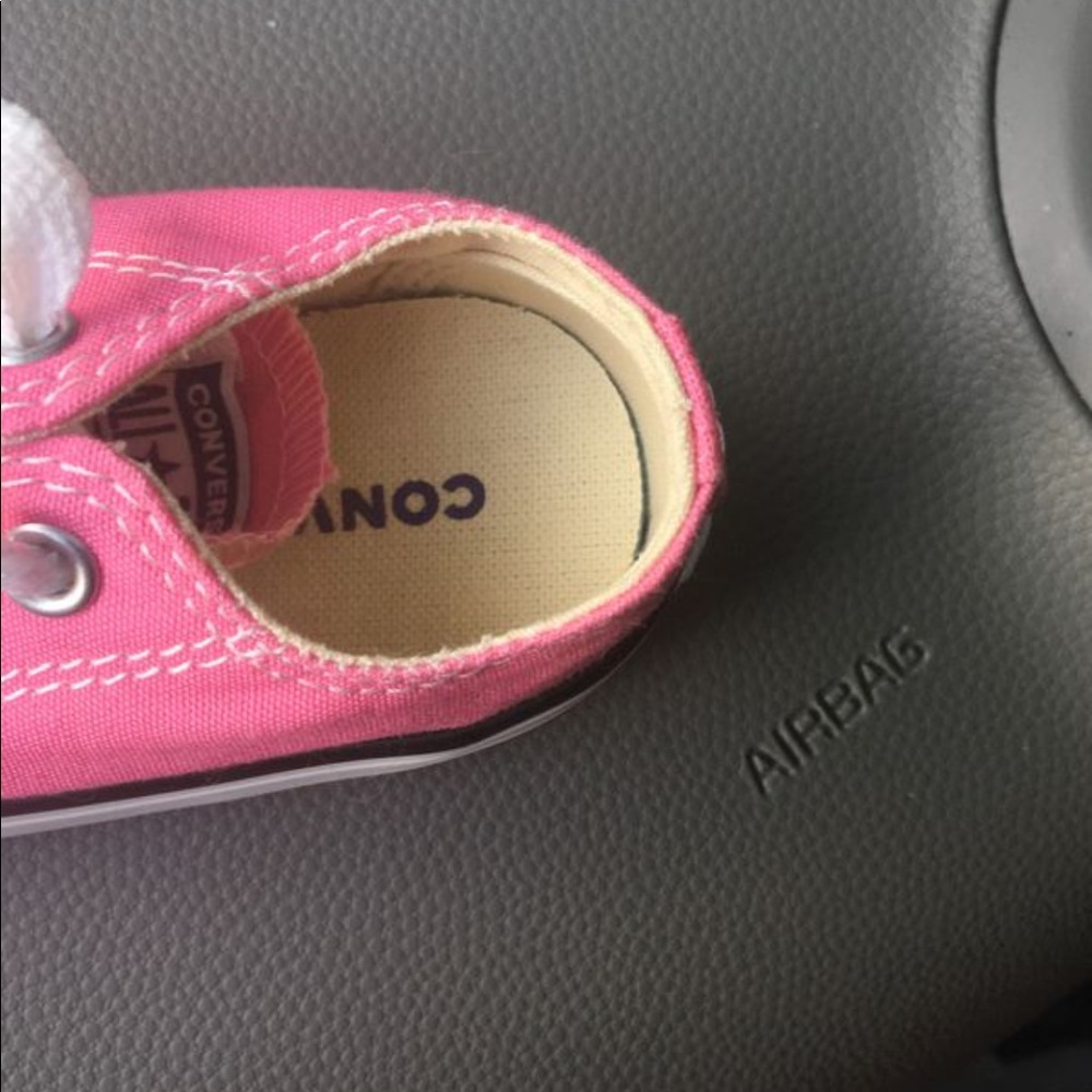 Pink converse - Picture 2 of 2